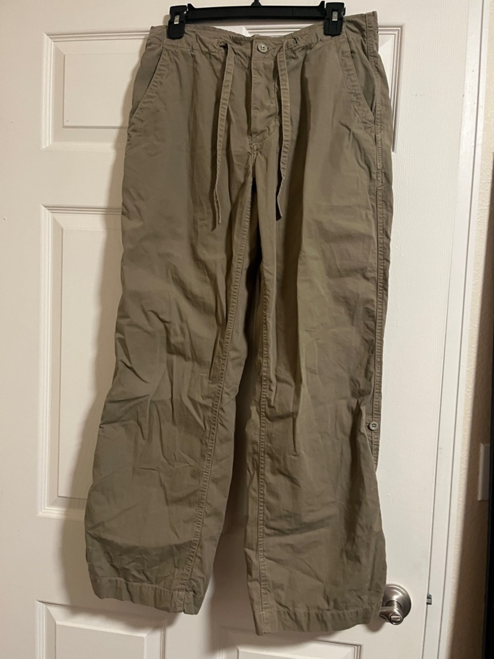 GAP Men's Drawstring Cargo Pants in Khaki Green